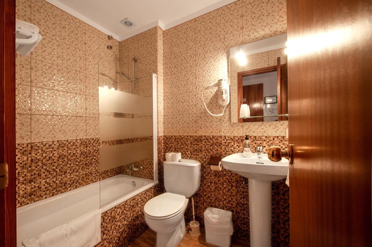 אמפוריבראבה Hotel Silvia מראה חיצוני תמונה